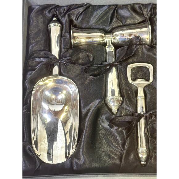 Saks Fifth Avenue Elegant 4 Piece Silver Plated Bar Set Black Satin Lined Case - Picture 3 of 6